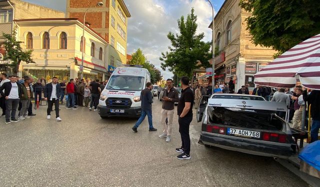 Taşköprü’de husumet dehşeti: Otomobil motosiklet ve yayalara çarptı