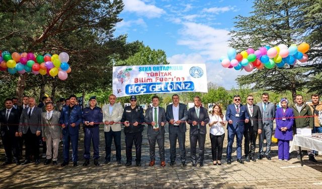 Taşköprü’de TÜBİTAK 4006 Bilim Fuarı’na yoğun ilgi