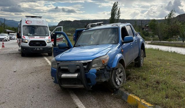 Tosya’da feci kaza: Kontrolden çıkan kamyonet takla attı