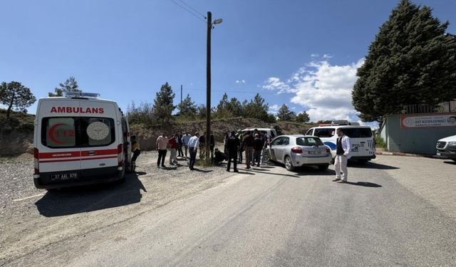 Tosya’da korkutan kaza: Otomobil ile motosiklet çarpıştı, 2 kişi yaralandı