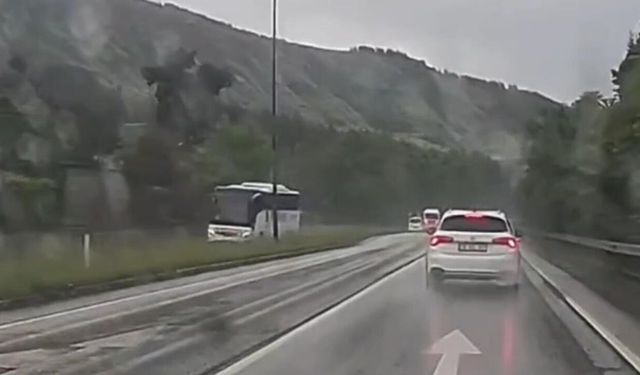 Kaygan yolda savrulan otobüste korku dolu anlar!