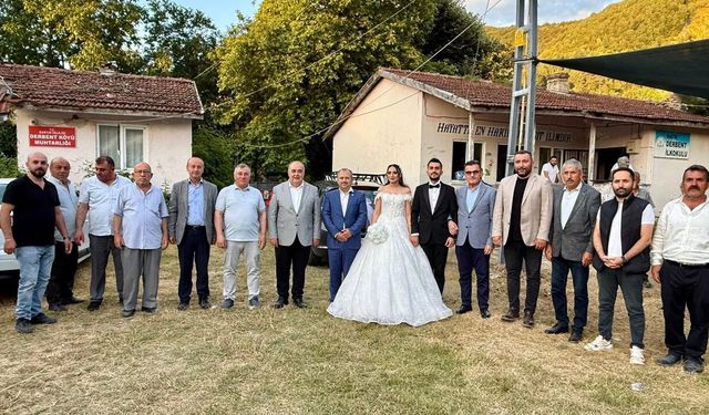 Kastamonu Milletvekili Uluay, Bartın’da yeğeninin düğününe katıldı