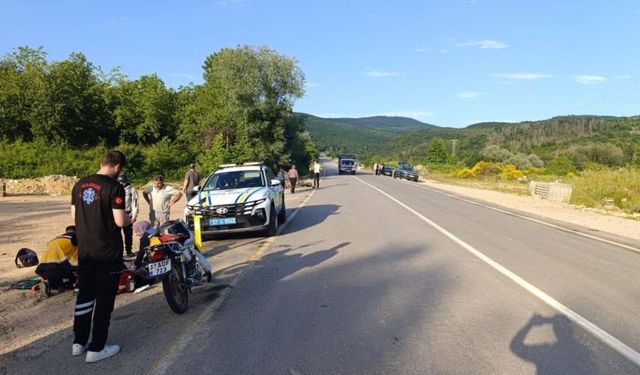 Cide-Kastamonu yolunda korkutan kaza: İki motosiklet birbirine girdi