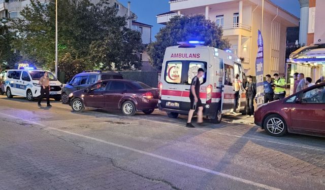 Cide'de feci çarpışma! Motosiklet sürücüsü yola savruldu