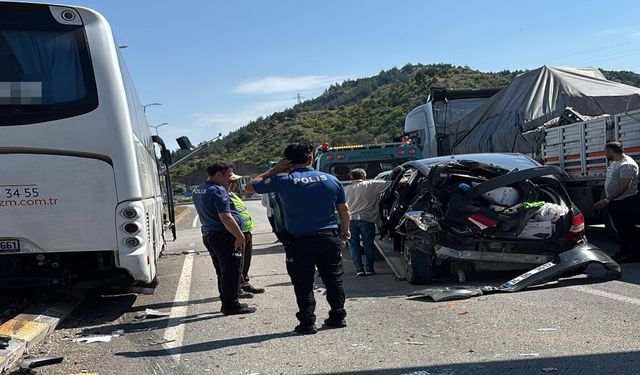 Zincirleme trafik kazası: 4 araç birbirine girdi, yaralılar var