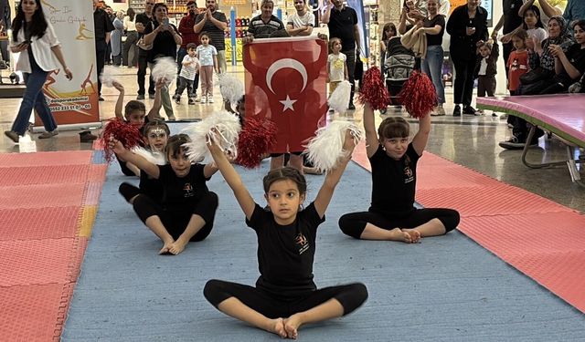 Kastamonu’da nefes kesen gösteri! Minik sporculardan cimnastik şovu