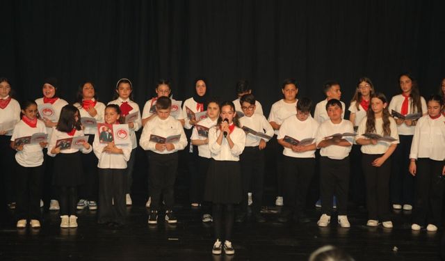 Taşköprü’de yıl sonu şöleni: Öğrencilerden unutulmaz gösteri