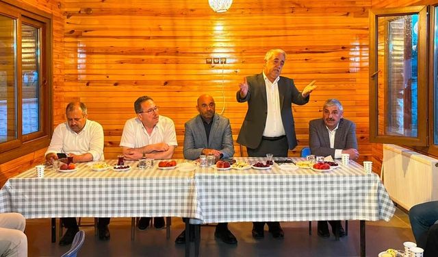 Milletvekilleri Uluay ve Şentürk, teşkilat toplantısında bir araya geldi
