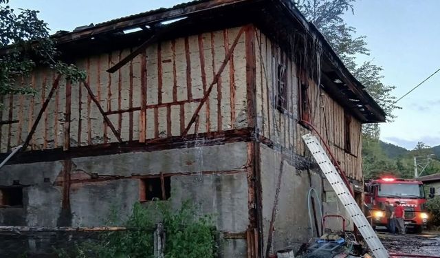 Kastamonu’da yangın çıktı: Bir ev yanarak kullanılamaz hale geldi