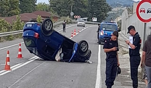 Türkeli-Çatalzeytin karayolunda kaza: Takla atan otomobilde 4 yaralı
