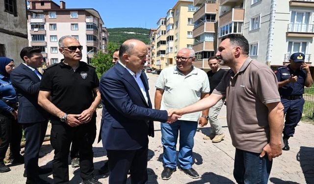 Kastamonu Valisi Dallı Cide'de: Sel felaketinin izleri siliniyor