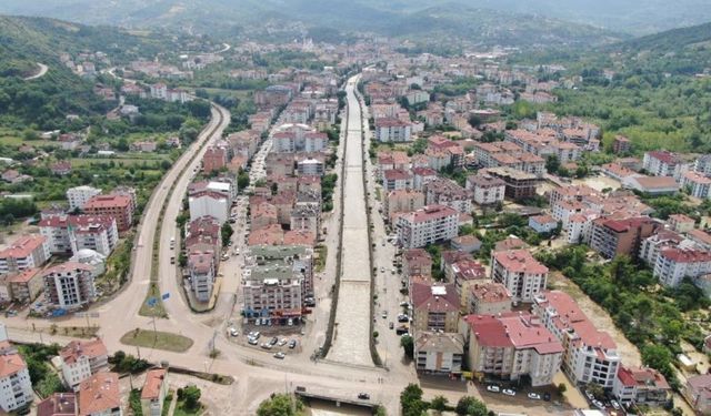 Cide’de taşkın, Doğanyurt’ta heyelan: 6 köy yolu kapandı, 445 personel sahada