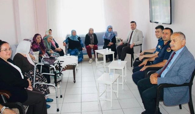İnebolu’da büyüklerin yüzünü güldüren ziyaret