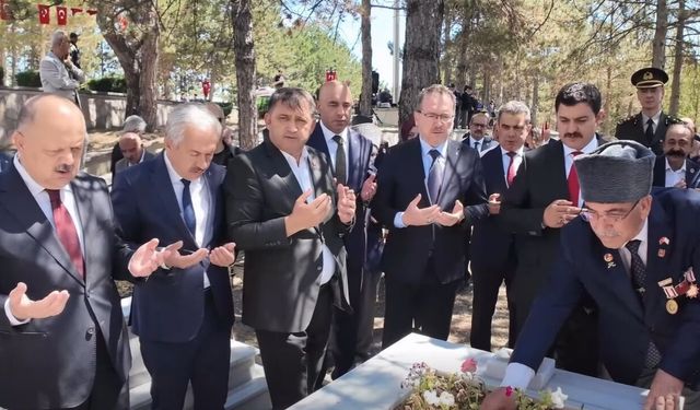 Kastamonu'da 15 Temmuz programı kapsamında şehitlik ziyareti gerçekleştirildi
