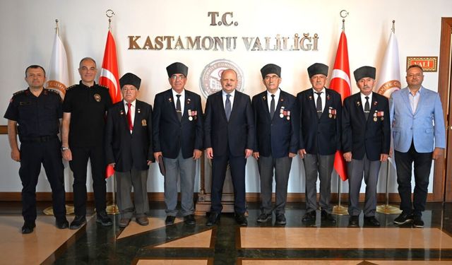 Kastamonu’da Kıbrıs Barış Harekâtı’nın 52. yılı anıldı: Gazilerden Vali Dallı’ya ziyaret