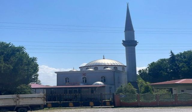Camide şaşkına çeviren olay! Bağış kutusunu çaldılar