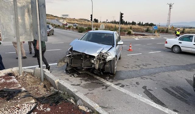 Kastamonu plakalı otomobil Çorum'da kaza yaptı: Mucize kurtuluş