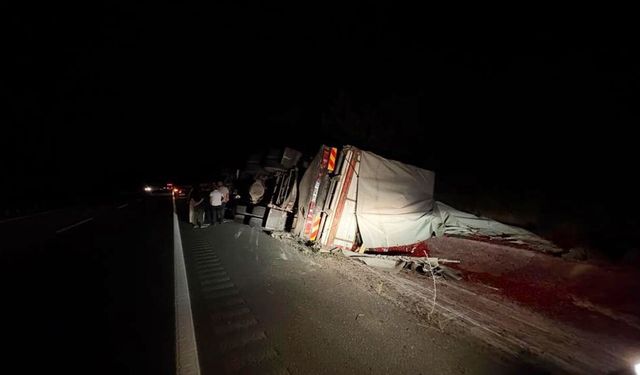 Kastamonu'da kamyonu devirdi: Mucize kurtuluş!