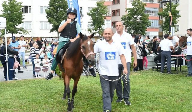 Kastamonu’da çocuklar ponylerle renkli bir gün geçirdi