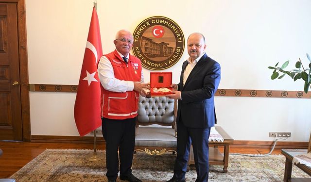 Taşköprü Kızılay Şube Başkanı Hüseyin Seven'den Vali Meftun Dallı'ya ziyaret