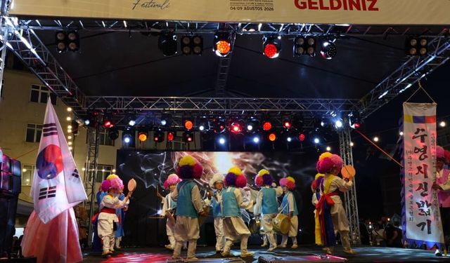 Taşköprü'de dünya kültürleri aynı sahnede buluştu: Halk dansları festivale renk kattı