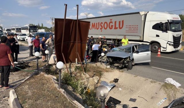 Tosya D100’de korkunç kaza: 2 kişi öldü, 4 kişi yaralandı