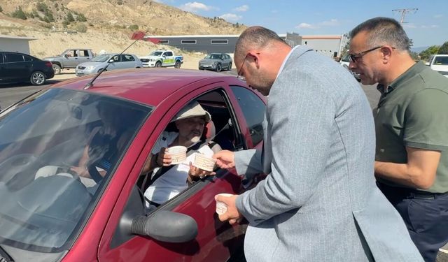 Tosya’da sürücülere coğrafi işaretli pirinçten pilav ikram edildi