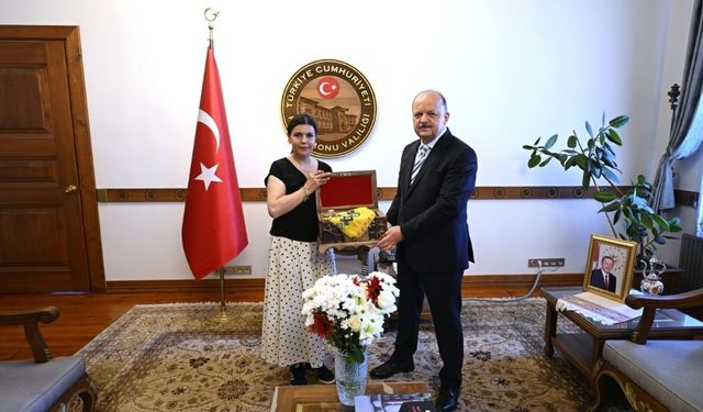 Kastamonu Valisi Dallı’dan Taşköprülü yapımcı Zeynep Kahreman’a teşekkür