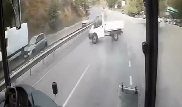 Yağmur kazaya neden oldu: Kamyonet virajda kontrolden çıktı