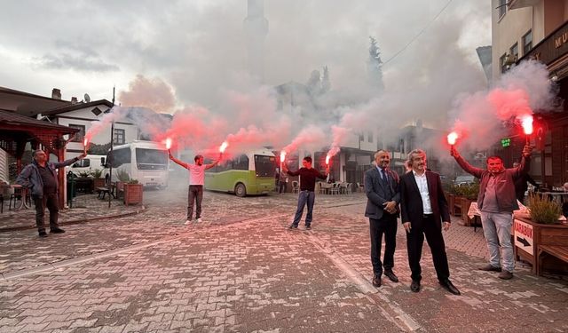 İtfaiyeciler yangın beklerken karşılarında pastayı gördü