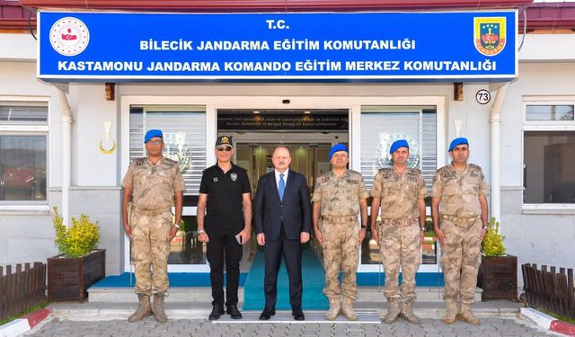 Kastamonu Valisi Dallı’dan komutanlara hayırlı olsun ziyareti