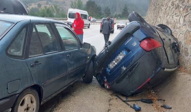 Kastamonu’da yağış yolu kayganlaştırdı: İki araç kazaya karıştı