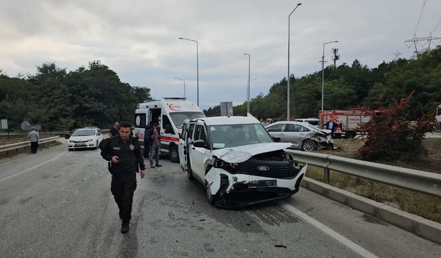 Kavşakta çarpıştılar: 3 kişi yaralandı