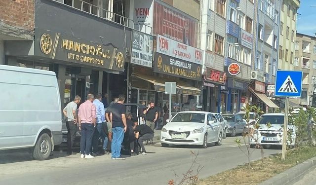 Komşuda otomobilin çarptığı yaşlı kadın yaralandı