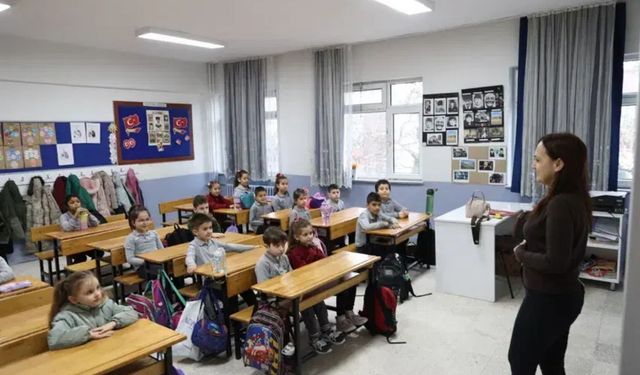 Öğretmenlere önlük zorunluluğu: Standartlar belli oldu