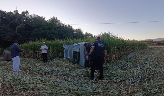 Taşköprü’de korkutan kaza: Araç tarlaya devrildi