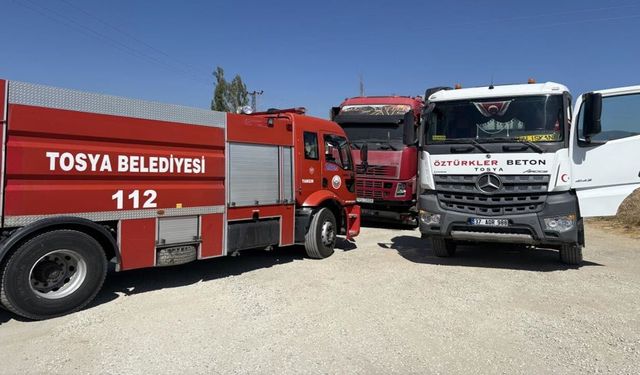 Kastamonu'da tırda yangın çıktı: Beton mikseri yardıma koştu
