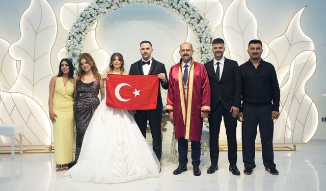 Tosya’da görkemli gece: Başkan Kavaklıgil kardeşinin nikâhını kıydı