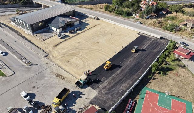 Tosya’da Yeni Düğün Salonu için sıcak asfalt mesaisi