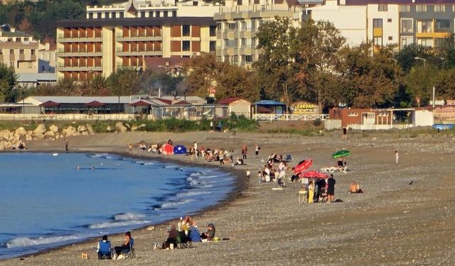 Kastamonu'da hava sıcaklığı 25 dereceye yükseldi: Vatandaşlar sahillere akın etti