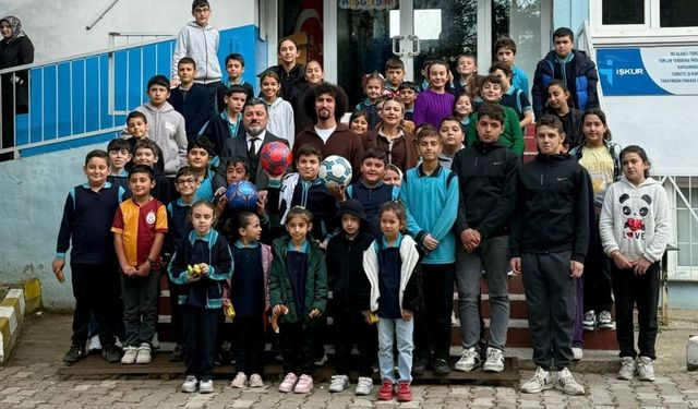 Taşköprülü futbolcu Göktuğ Demiroğlu öğrencilerle buluştu