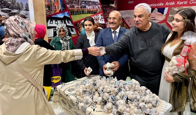 Kastamonu Günleri’nde Taşköprü sarımsağı dağıtıldı