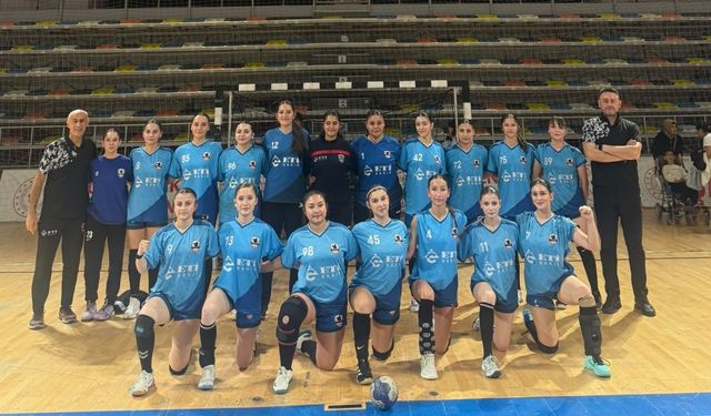 Kastamonu'nun kadın hentbol takımı sezona galibiyetle başladı