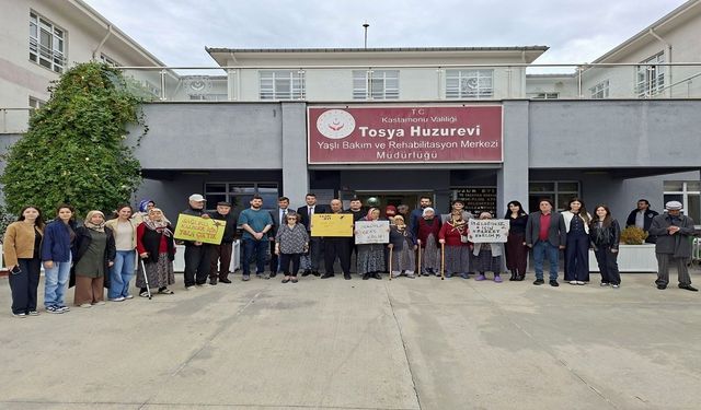 Kastamonu’da yaşlılar açtıkları pankartlarla dikkat çekti