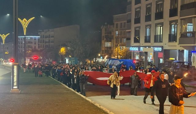 Tosya’da Cumhuriyet coşkusu! Fener alayına yoğun katılım
