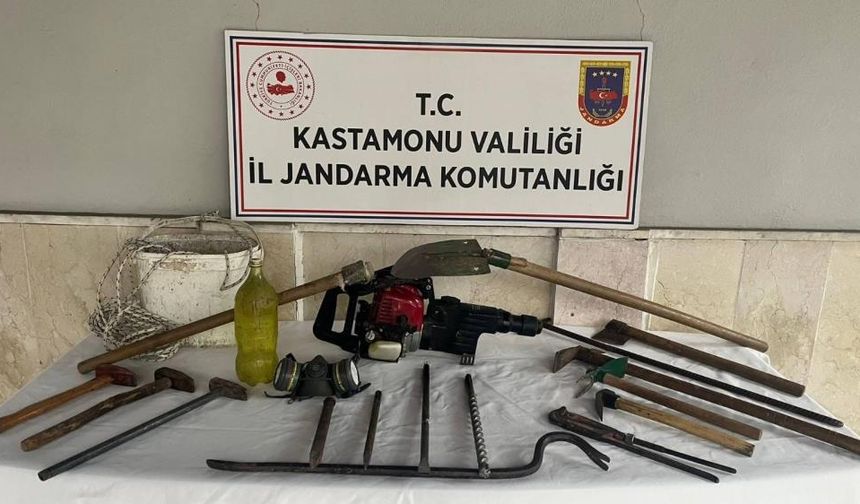 Kastamonu'da izinsiz kazı yapanlara jandarmadan baskın!