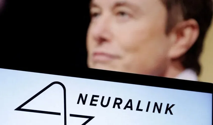 Elon Musk açıkladı: Çip takılan insan beyni düşünce gücüyle bilgisayar kontrol edebiliyor!