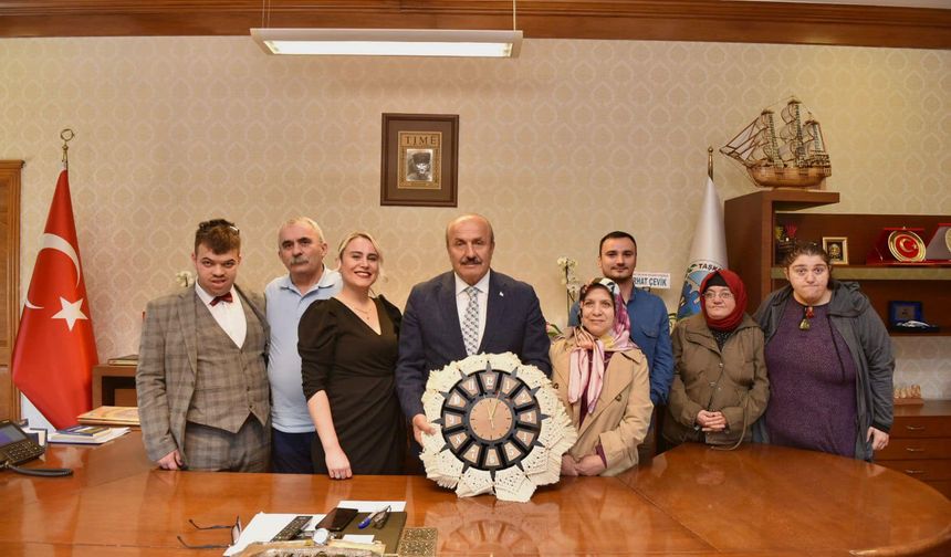 Taşköprü Halk Eğitim Merkezi öğretmen ve öğrencilerinden Başkan Arslan'a ziyaret!