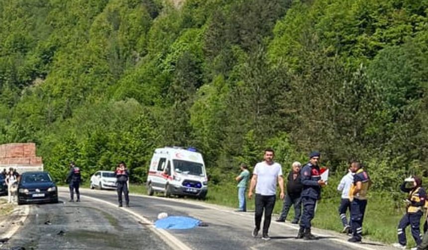 Kastamonu'da feci kaza! Yolcu minibüsü kaza yaptı! Motosiklet sürücüsü hayatını kaybetti