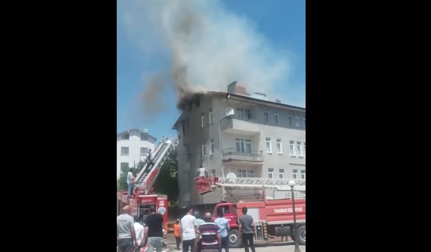 Kastamonu'da yangın çıktı! İtfaiye ekipleri müdahale ediyor (görüntülü haber)
